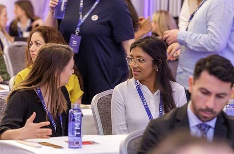 SC25 Two delegates talking at table.jpg