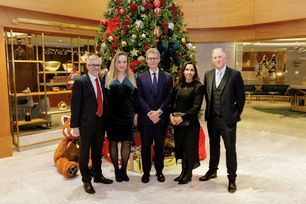 LCL25 group pic Xmas tree.jpg