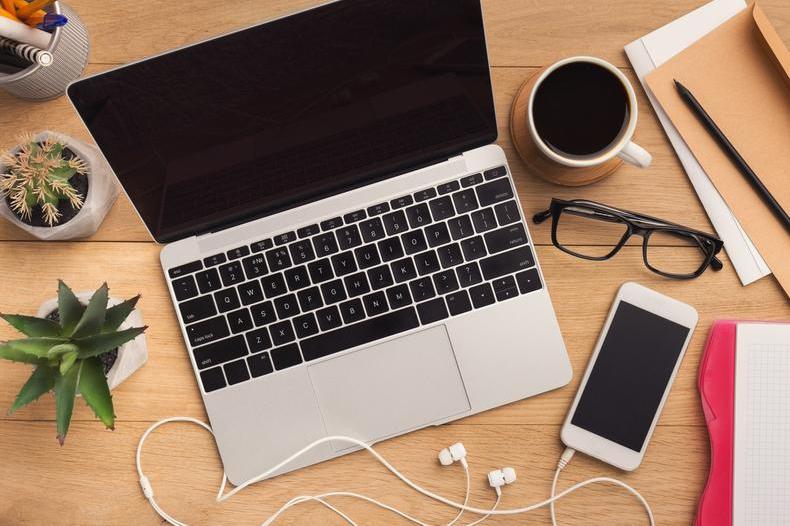 Apple desk setupjpg