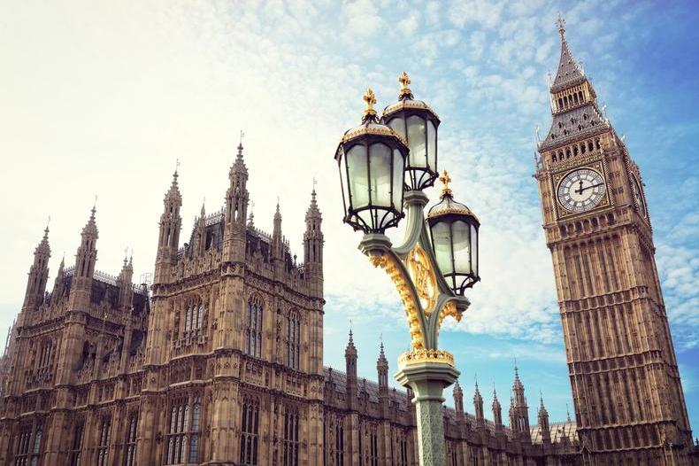 Image of the Houses of Parliament with a streetlight in the foreground 